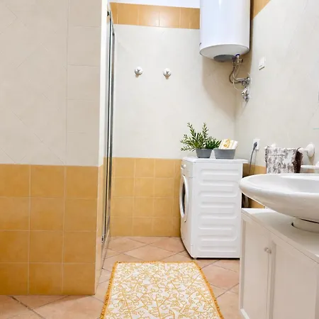 Gioya House
